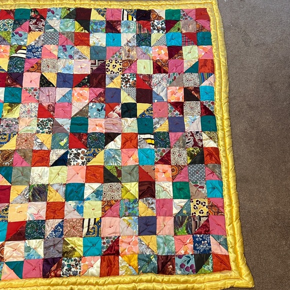 Vintage Patchwork Quilt. 1969 handmade, 56”x65”. Good condition - Picture 3 of 15